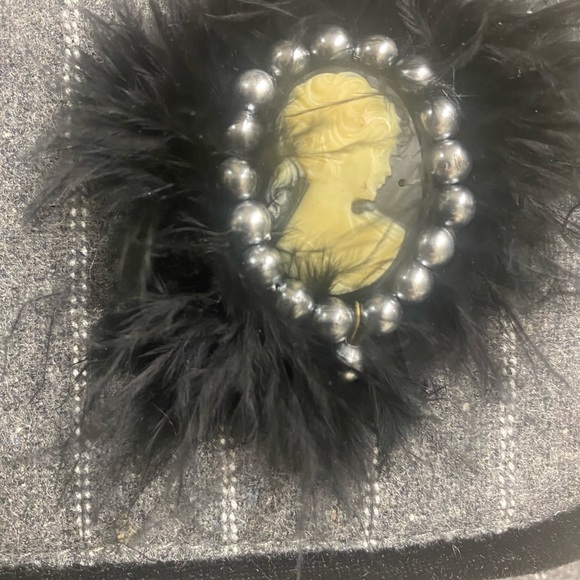 Vintage Handbag Gray Tweed Hand Crafted Buttons Cameo Pin Antique - Picture 7 of 14